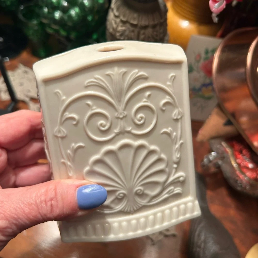 Lenox Toothbrush Holder
